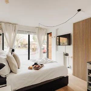 https://luxurious-private-studio-amsterdam-zuid.ihotelsrotterdam.com
